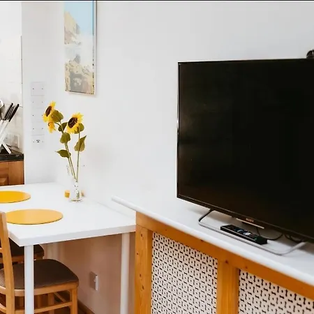 Light And Airy With Parking Nearby Apartment Bath Exterior photo