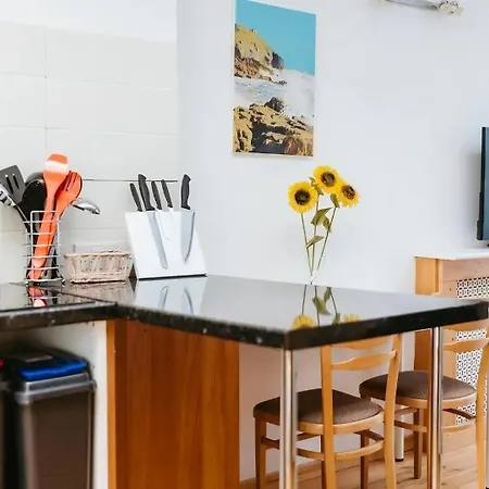 Light And Airy With Parking Nearby Apartment Bath Exterior photo