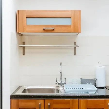 Light And Airy With Parking Nearby Apartment Bath Exterior photo