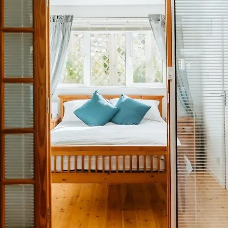 Light And Airy With Parking Nearby Apartment Bath Exterior photo