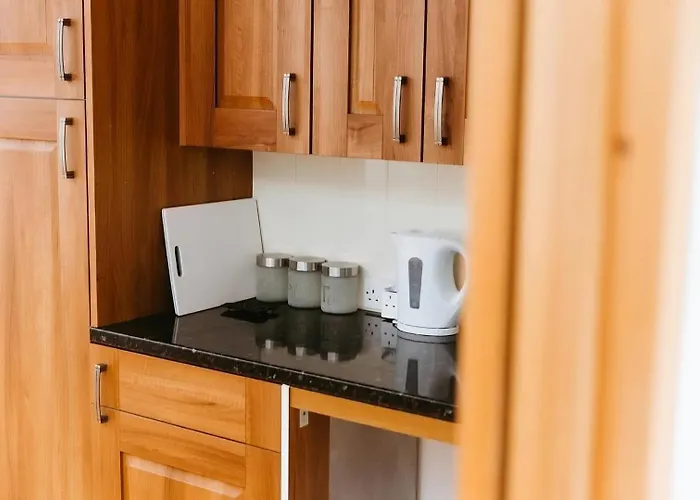 Light And Airy With Parking Nearby