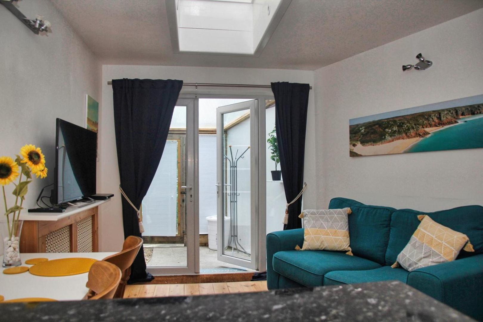 Light And Airy With Parking Nearby Appartamento *